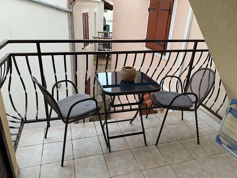 Cosy Apartment In Old Quarter Baška