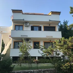 Lena Apartman
