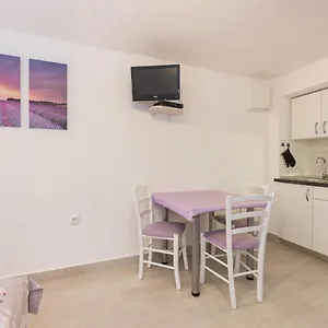 Neva Apartman